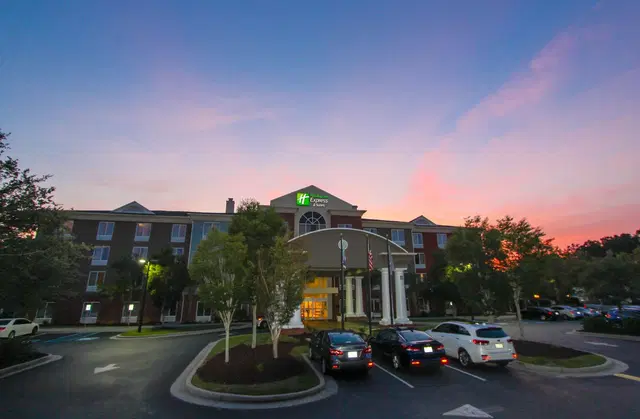 Holiday Inn Express & Suites Charleston-North by IHG EXTERIOR