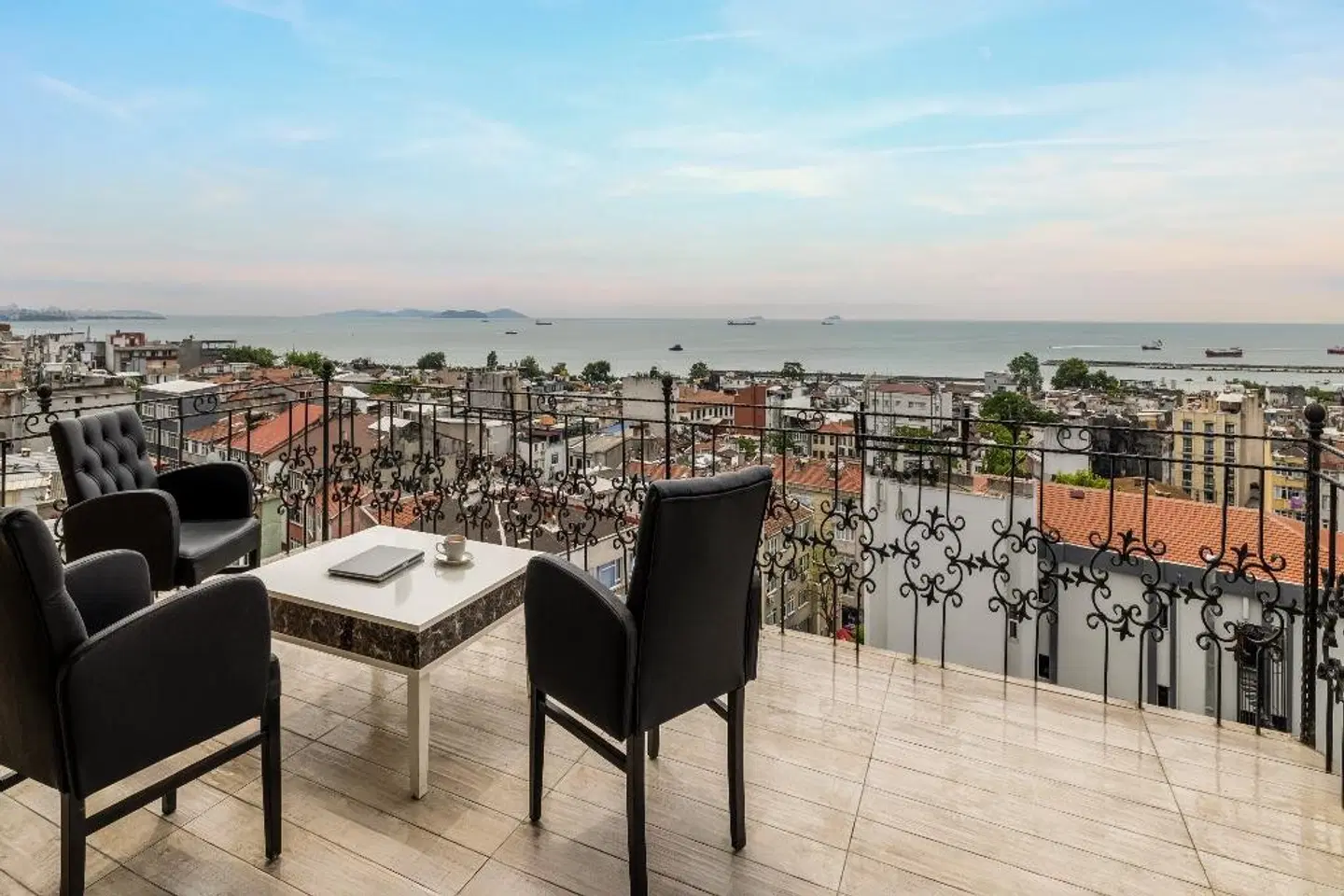 Istanbul My Assos Hotel Terrasse