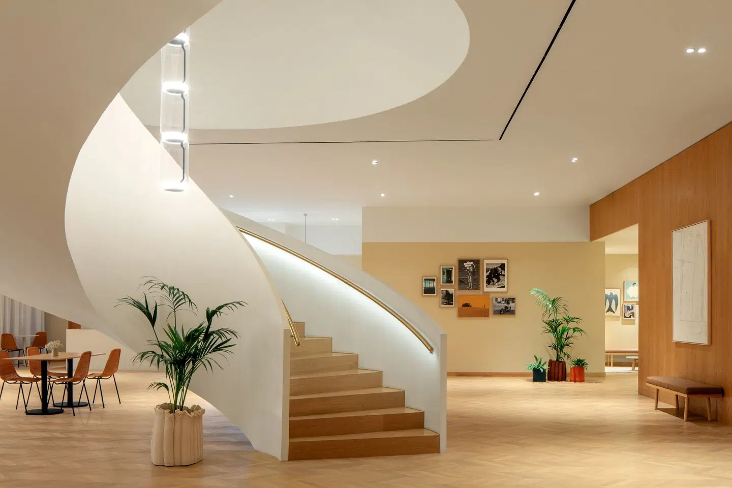 Staybridge Suites Dubai Internet City by IHG LOUNGE_LOBBY