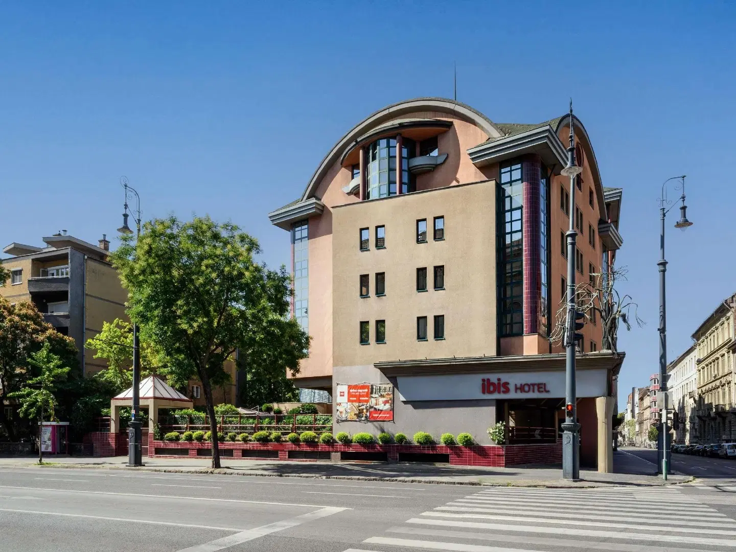 ibis Budapest Heroes Square EXTERIOR