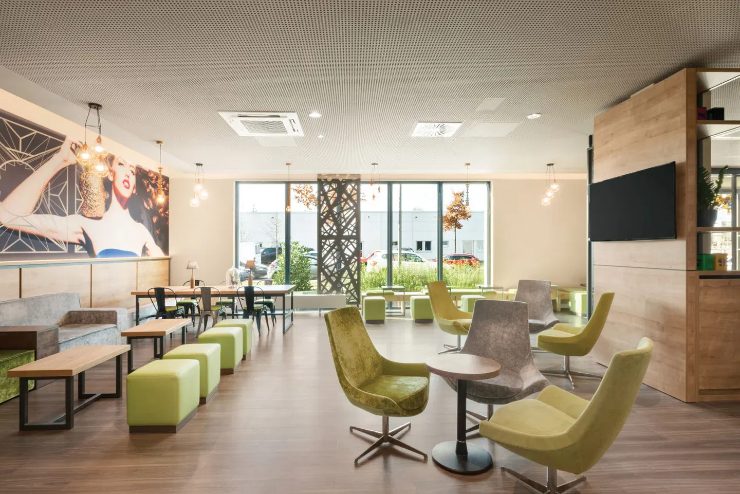 Super 8 by Wyndham Munich City North Bar