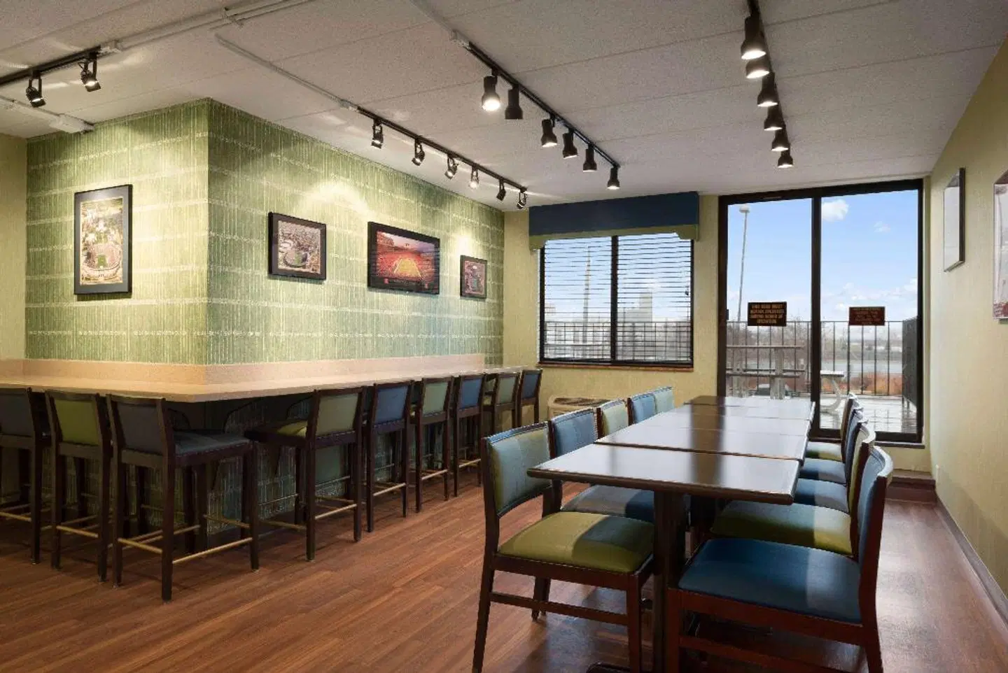 Days Hotel by Wyndham University Ave SE Konferenz