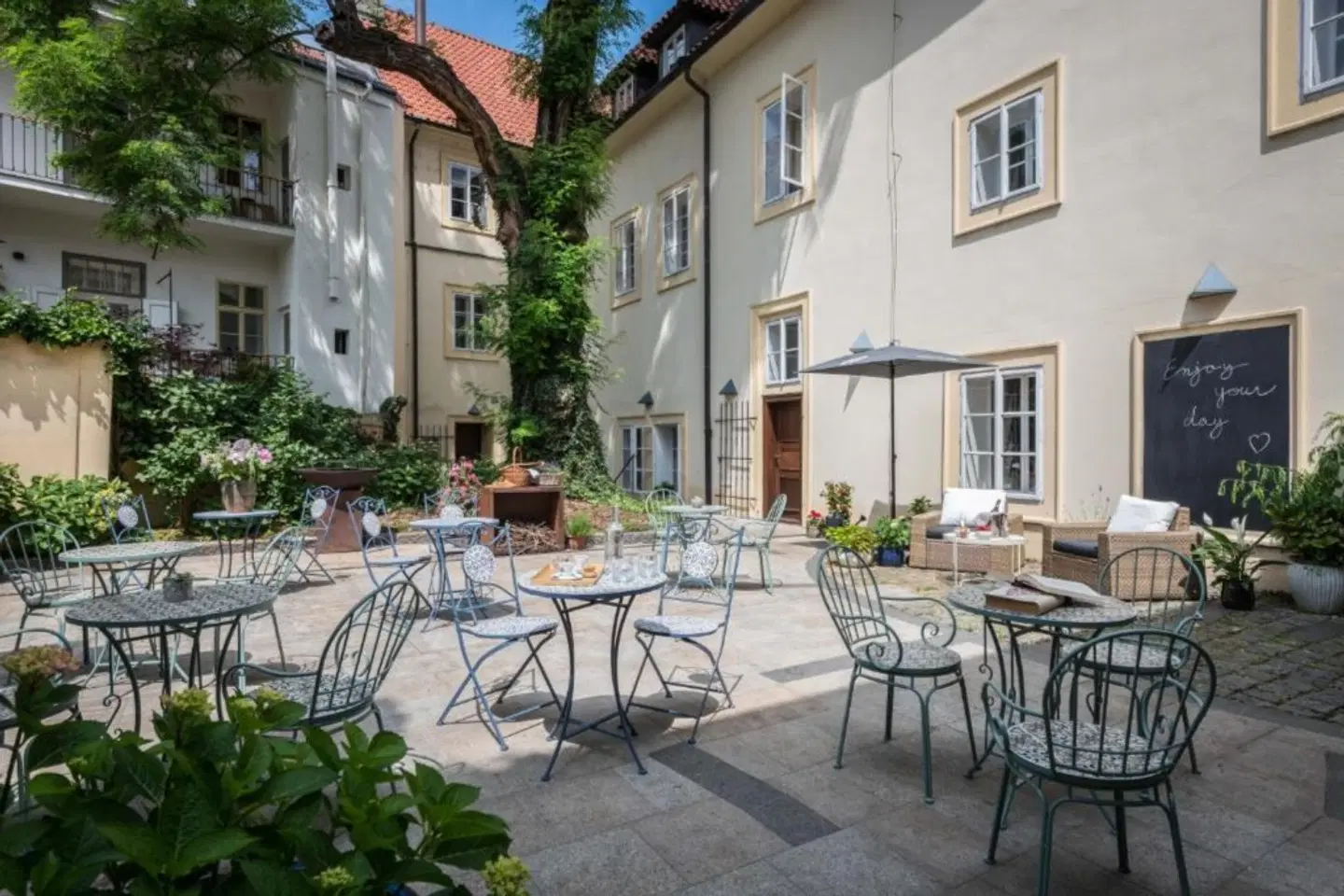 Monastery Garden Prague Terrasse