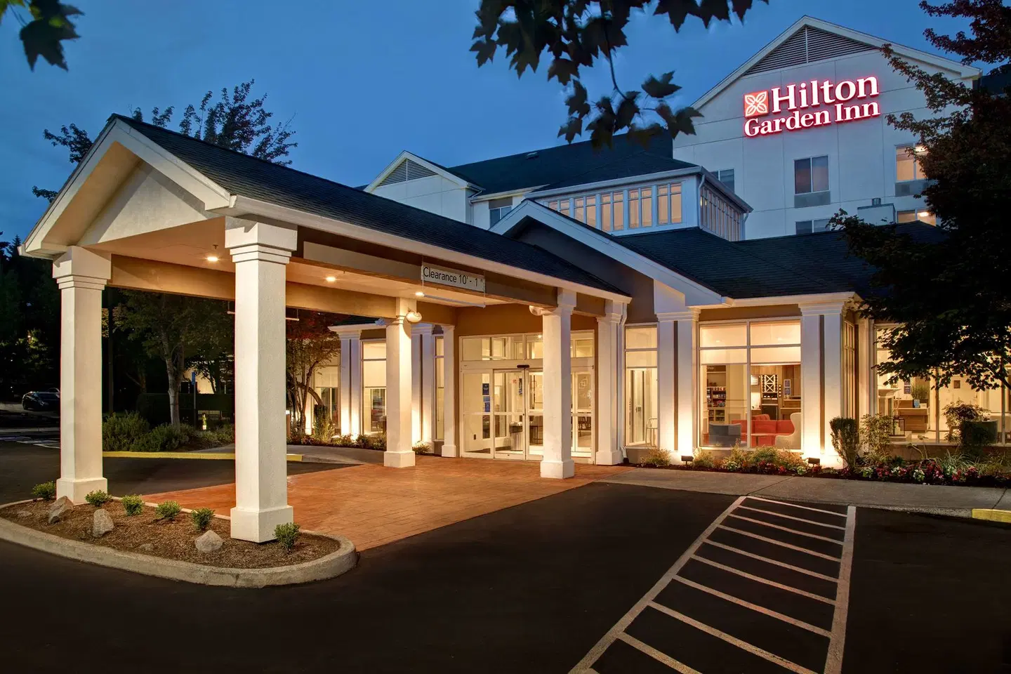 Hilton Garden Inn Portland/Beaverton EXTERIOR