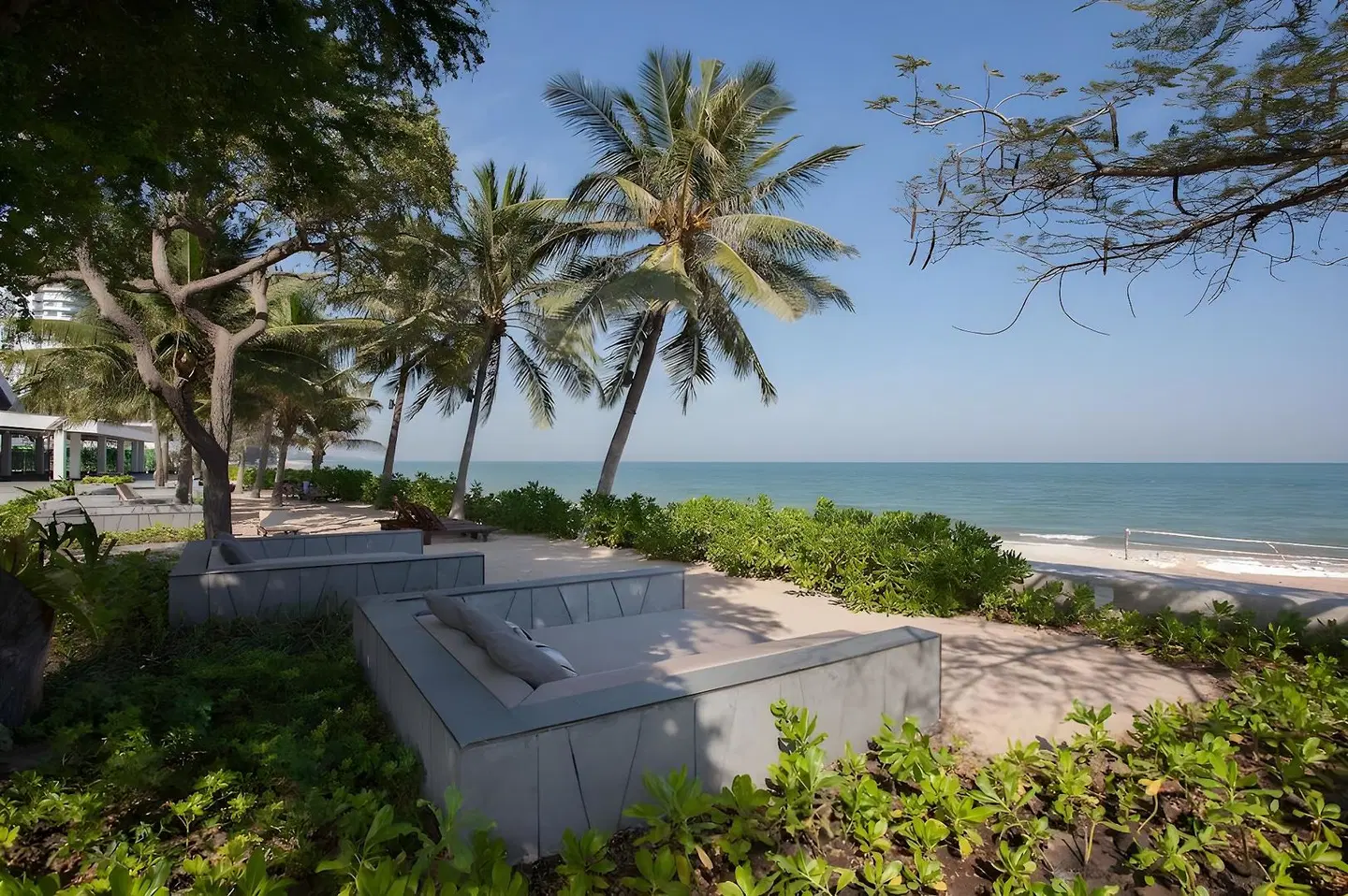The Regent Cha Am Beach Resort Strand