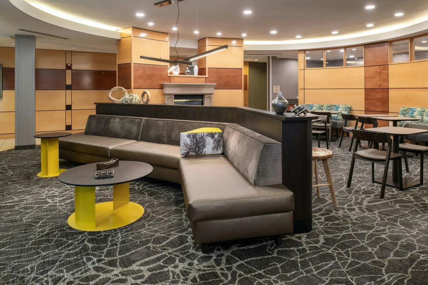 SpringHill Suites by Marriott Medford Bar