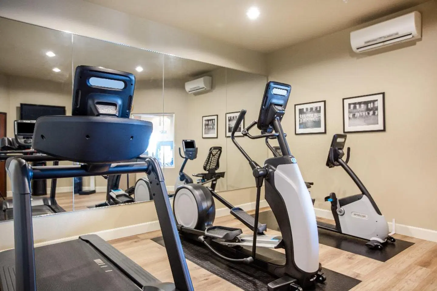 Holiday Inn Express & Suites Astoria by IHG SPORTS_AND_LEISURE