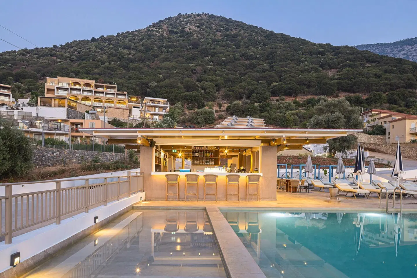 Filion Suites Resort & Spa OUTDOOR_POOL