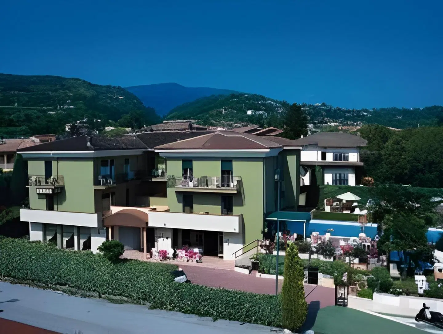 Eden Garda EXTERIOR