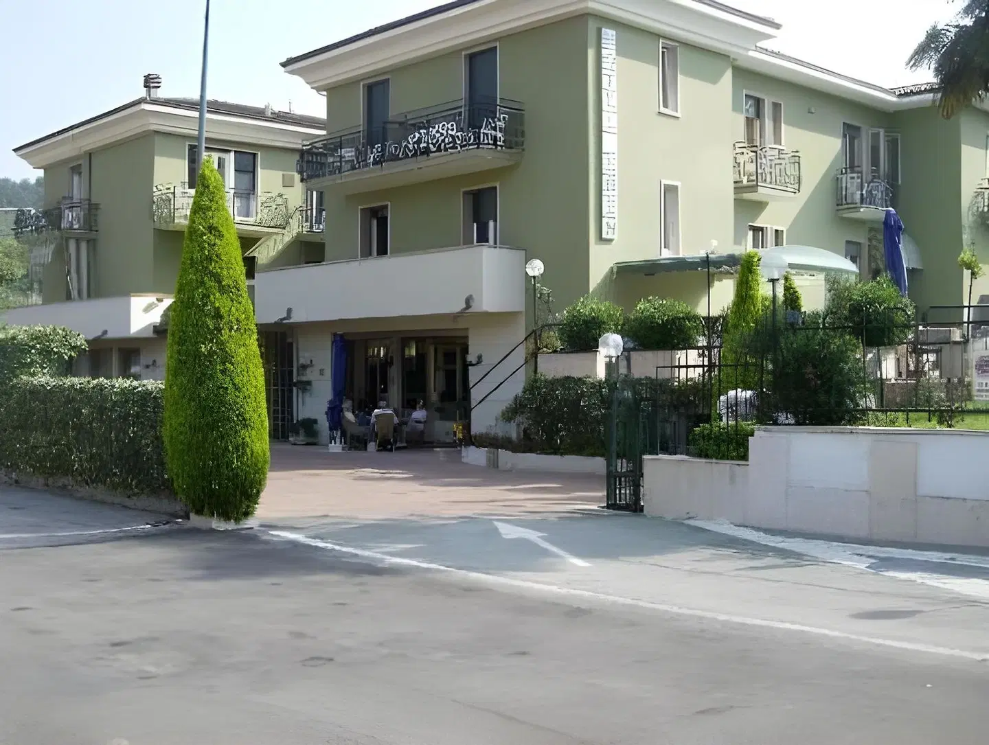 Eden Garda EXTERIOR