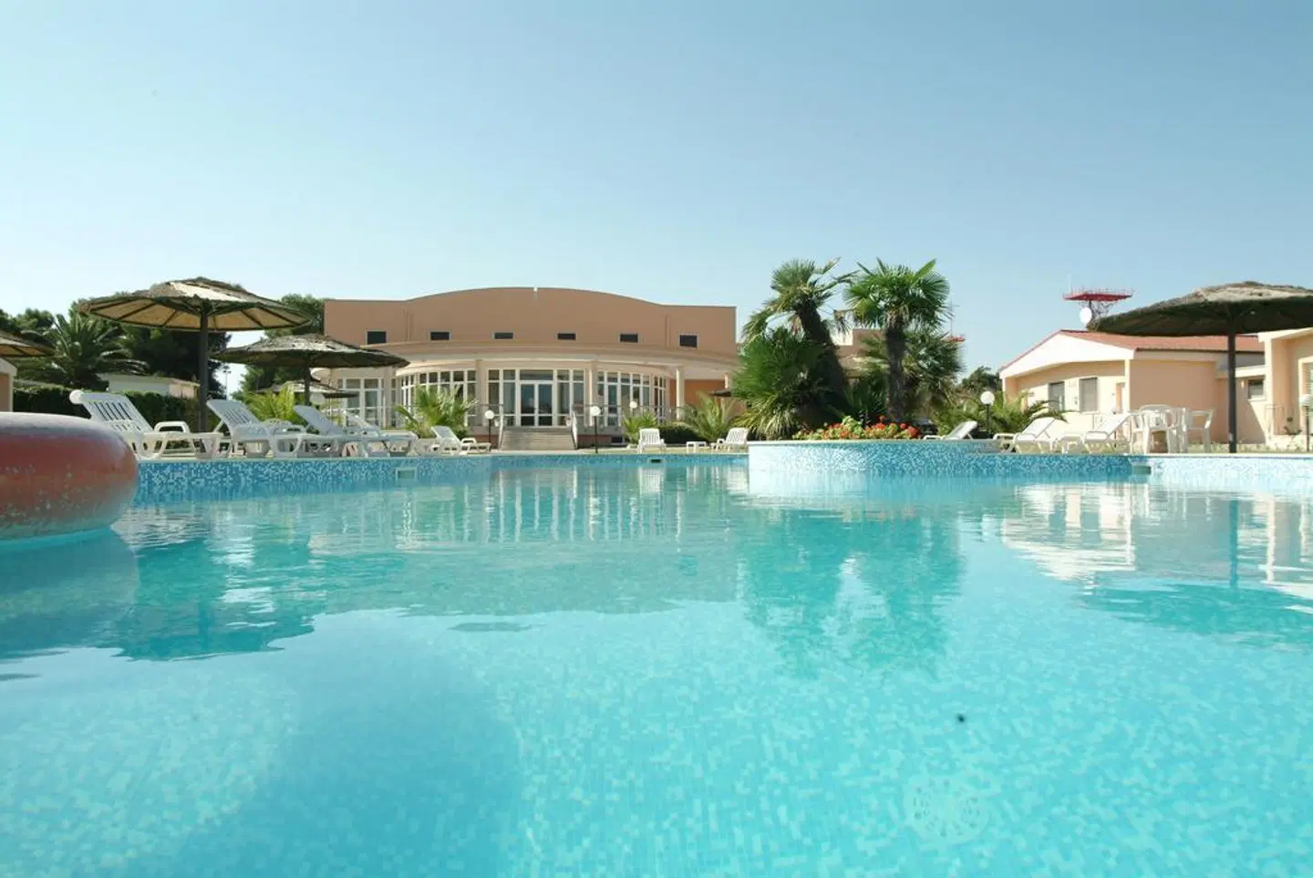 Minerva OUTDOOR_POOL