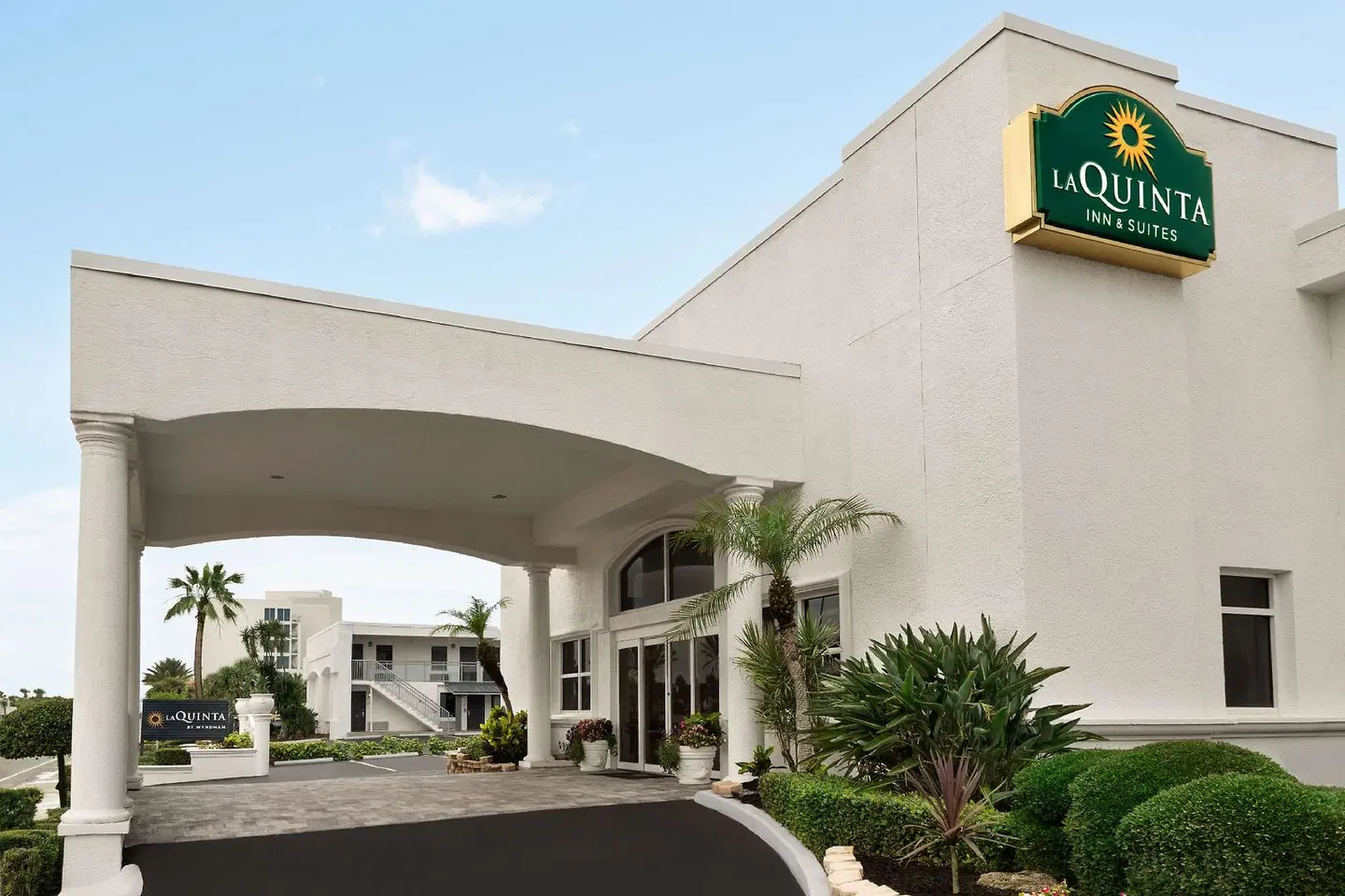 La Quinta Inn & Suites Oceanfront Daytona Beach EXTERIOR