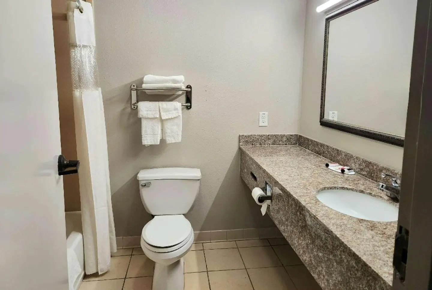 Days Inn by Wyndham LaPlace- New Orleans Badezimmer