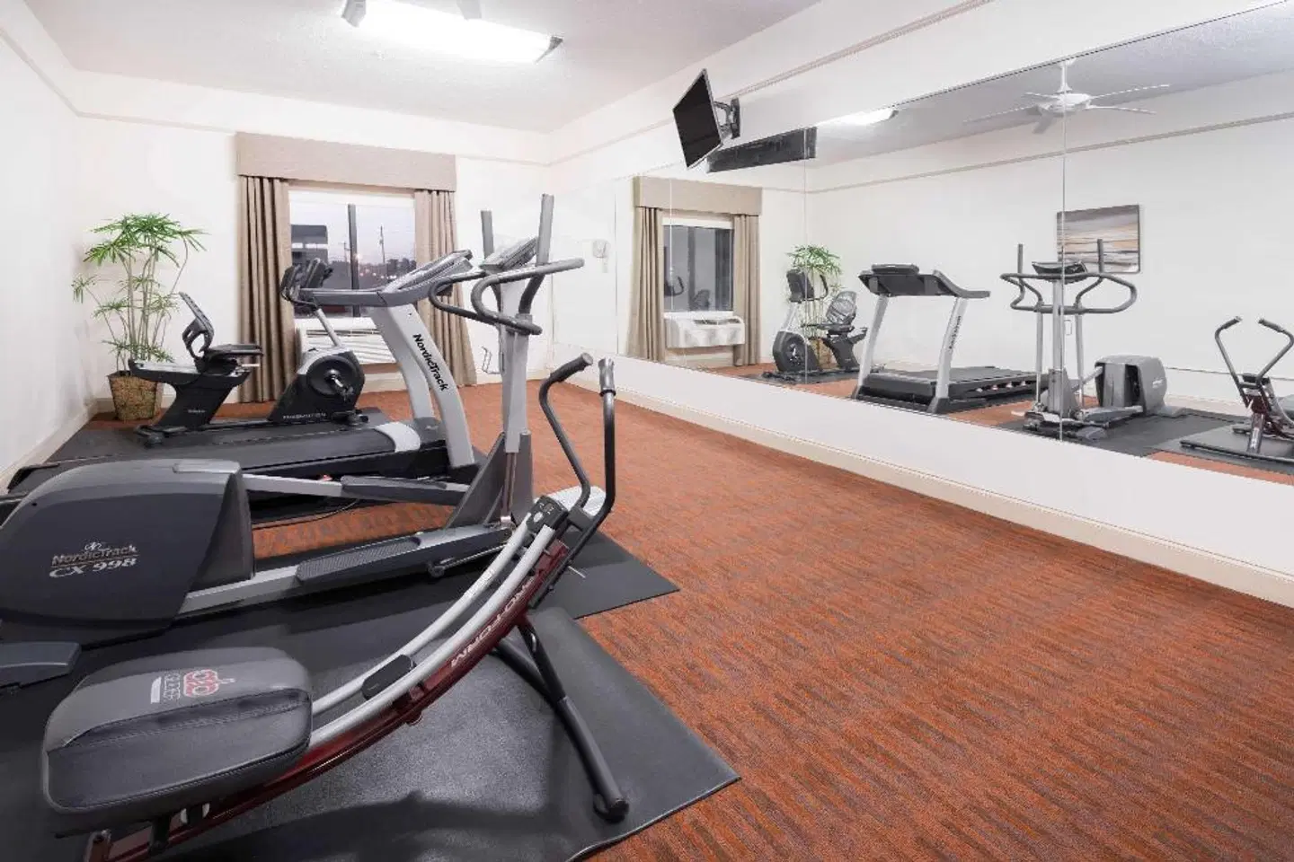 Baymont by Wyndham Savannah/Garden City SPORTS_AND_LEISURE