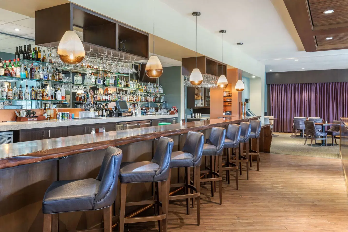 Best Western Premier Boulder Falls Inn Bar