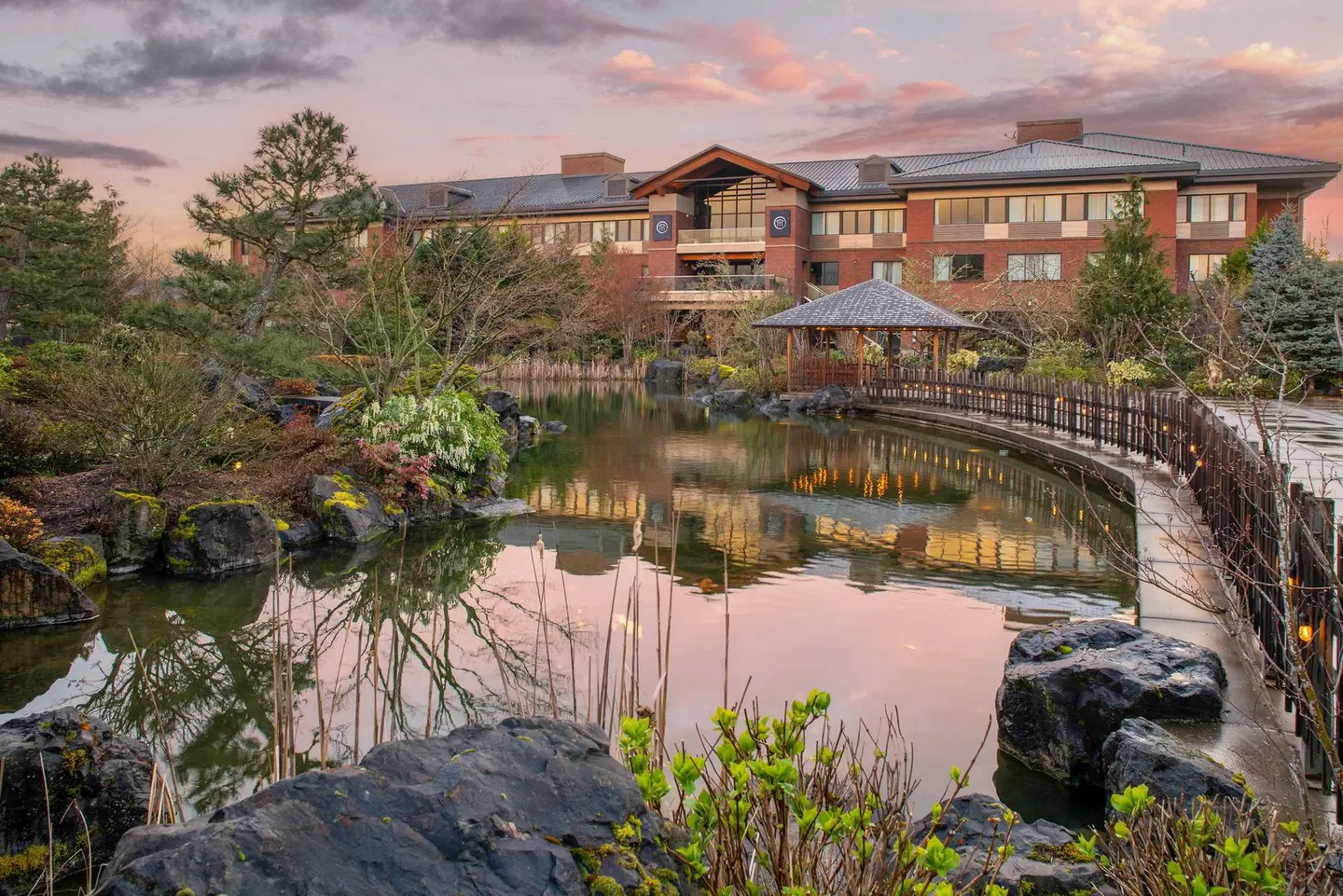 Best Western Premier Boulder Falls Inn LANDSCAPE