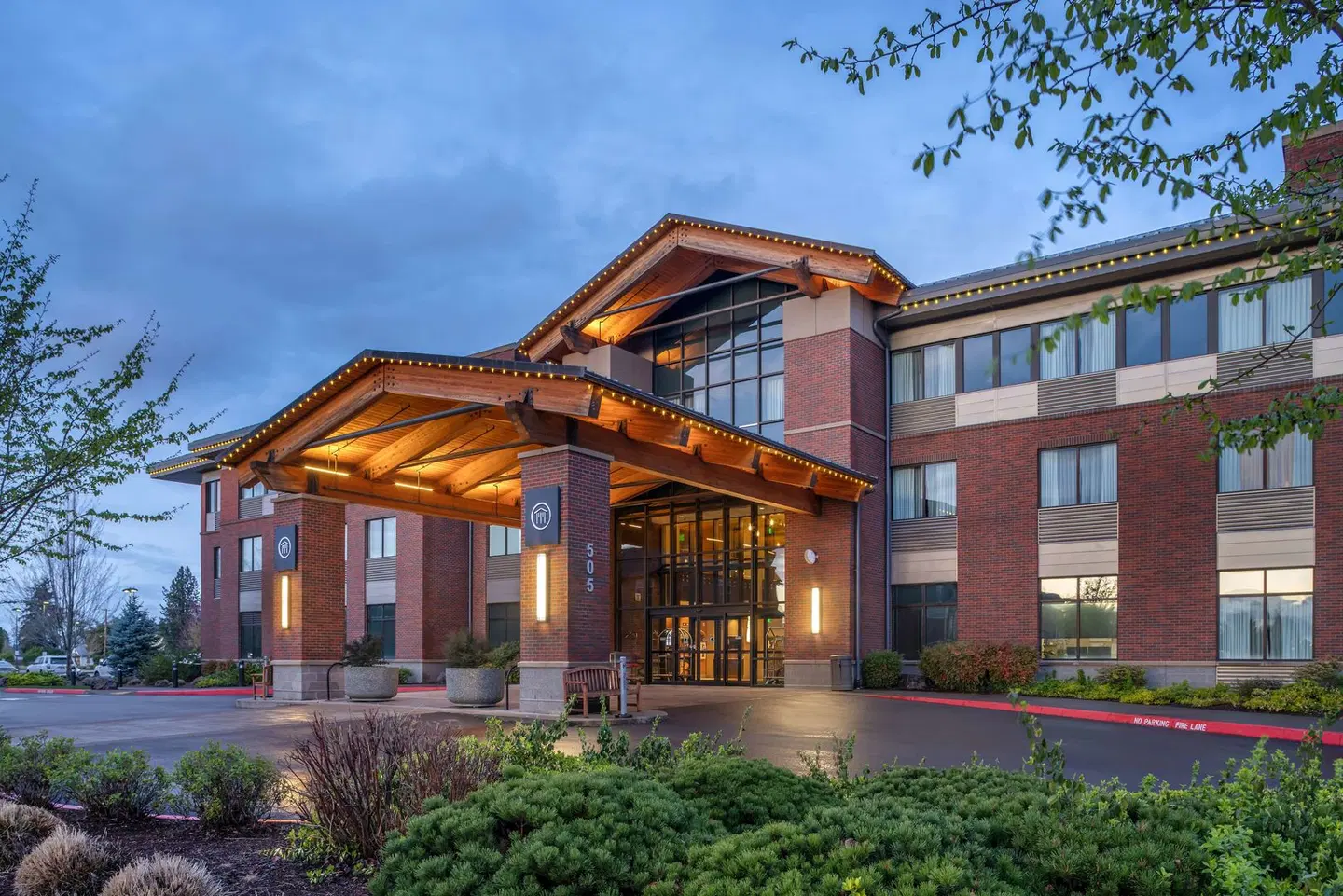 Best Western Premier Boulder Falls Inn EXTERIOR