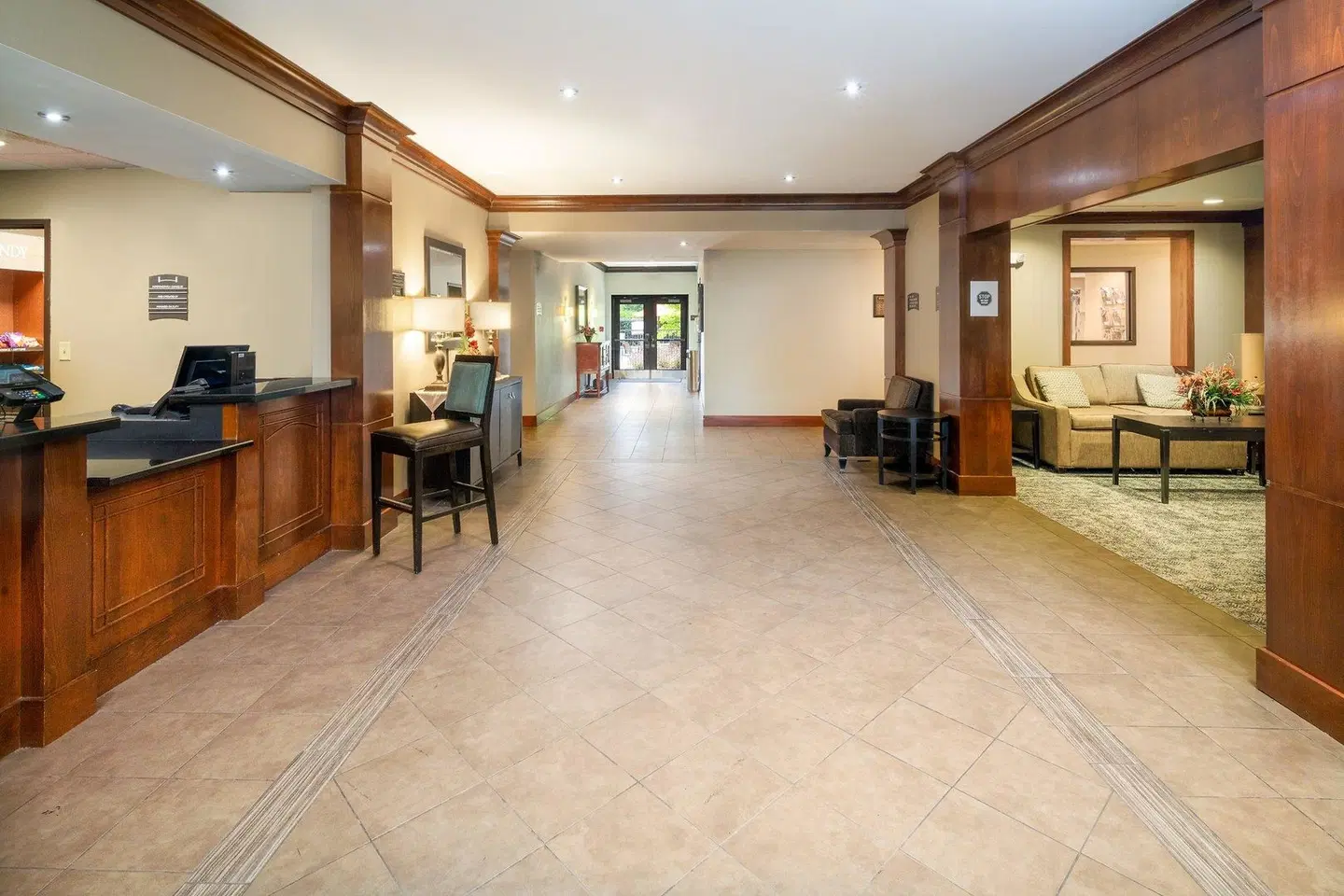Staybridge Suites Memphis - Poplar Avenue East by IHG LOUNGE_LOBBY