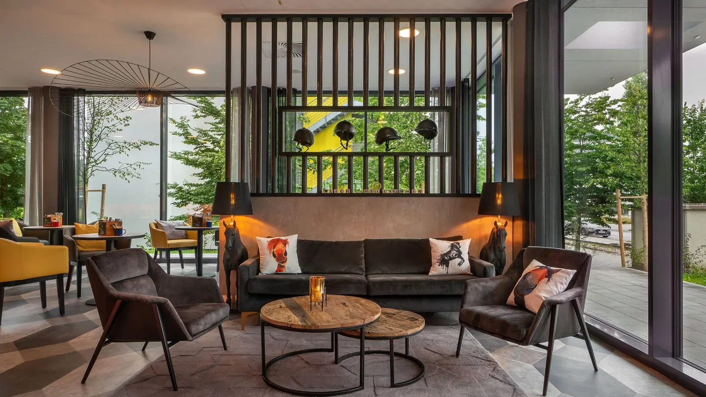 Holiday Inn - the niu, FURY ASCHHEIM MESSE by IHG LOUNGE_LOBBY