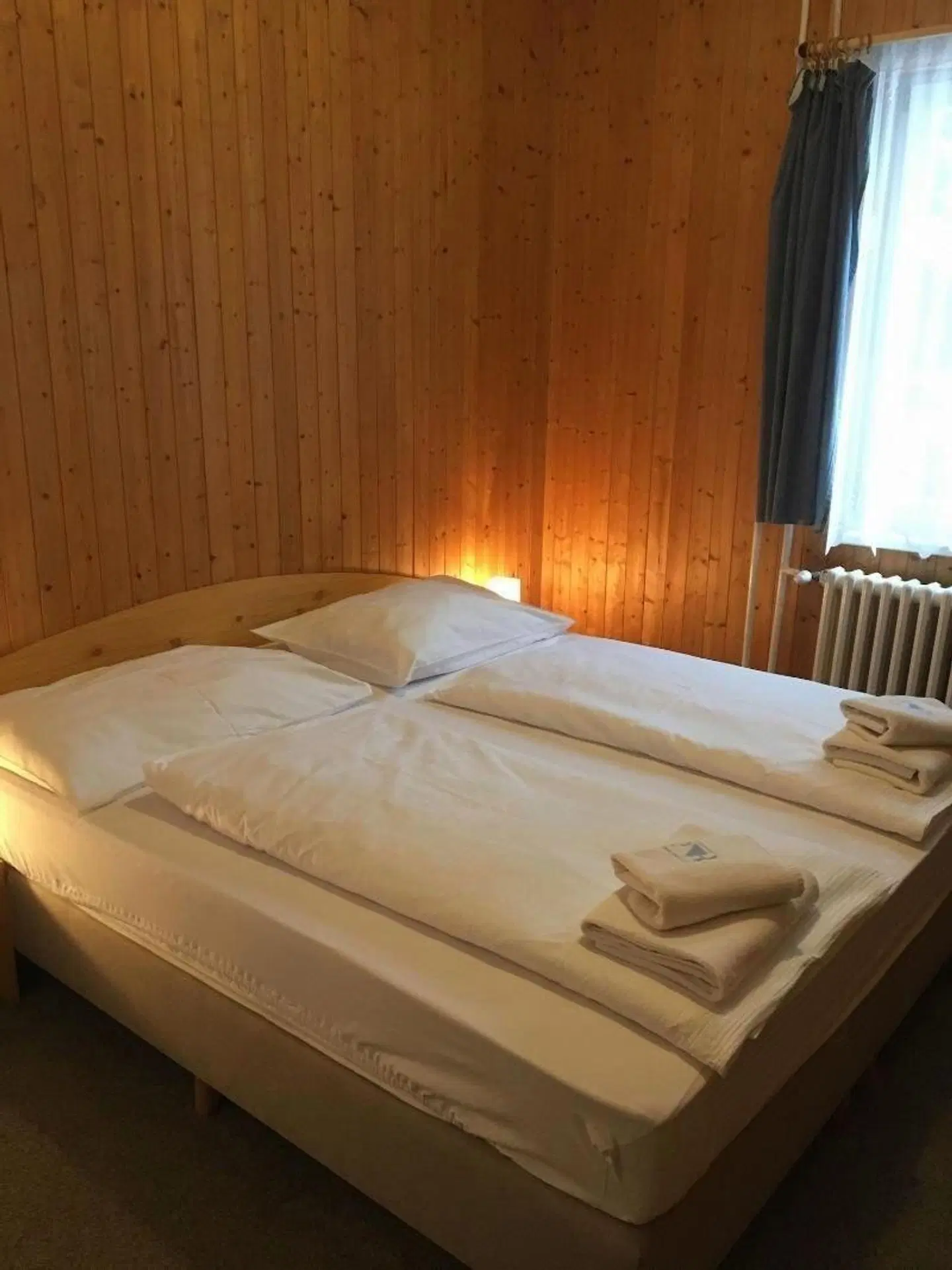 Tri Ruze ROOM_EXAMPLE