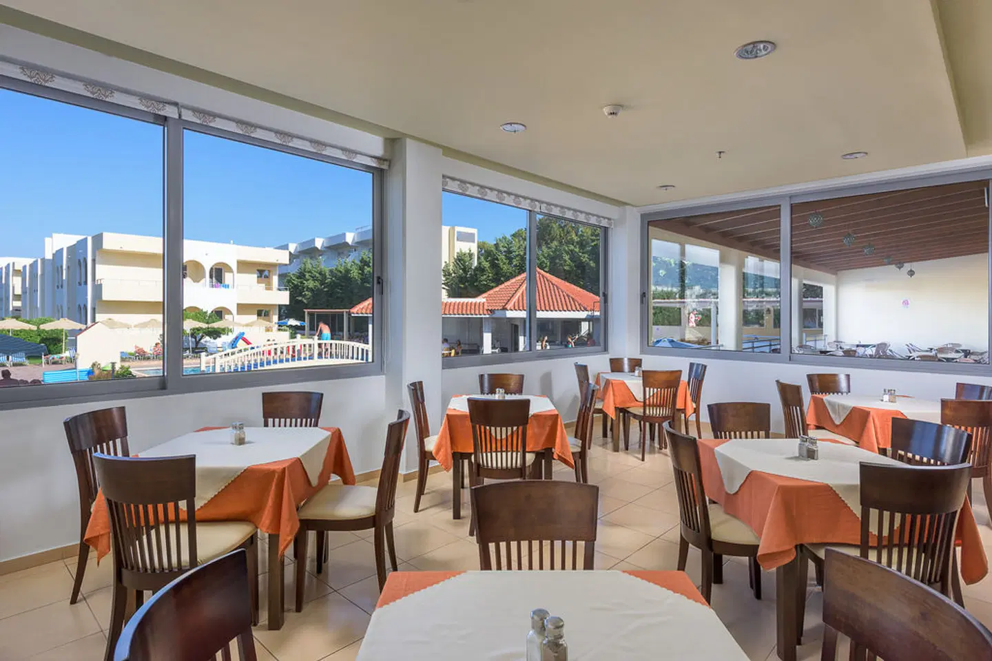 Memphis Beach Hotel Restaurant