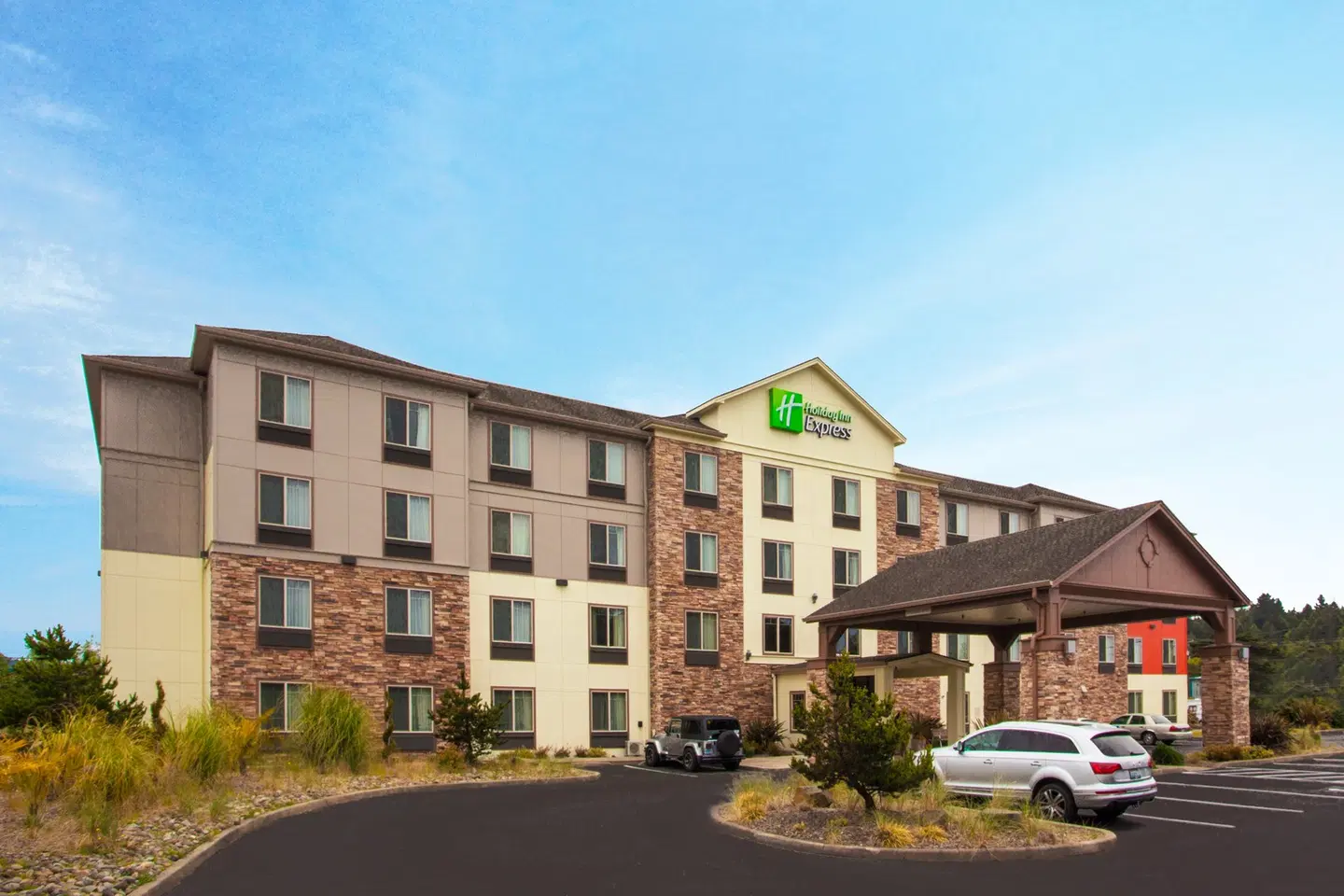 Holiday Inn Express & Suites Newport EXTERIOR