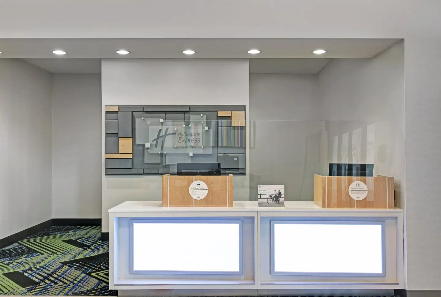 Holiday Inn Express & Suites Newport LOUNGE_LOBBY