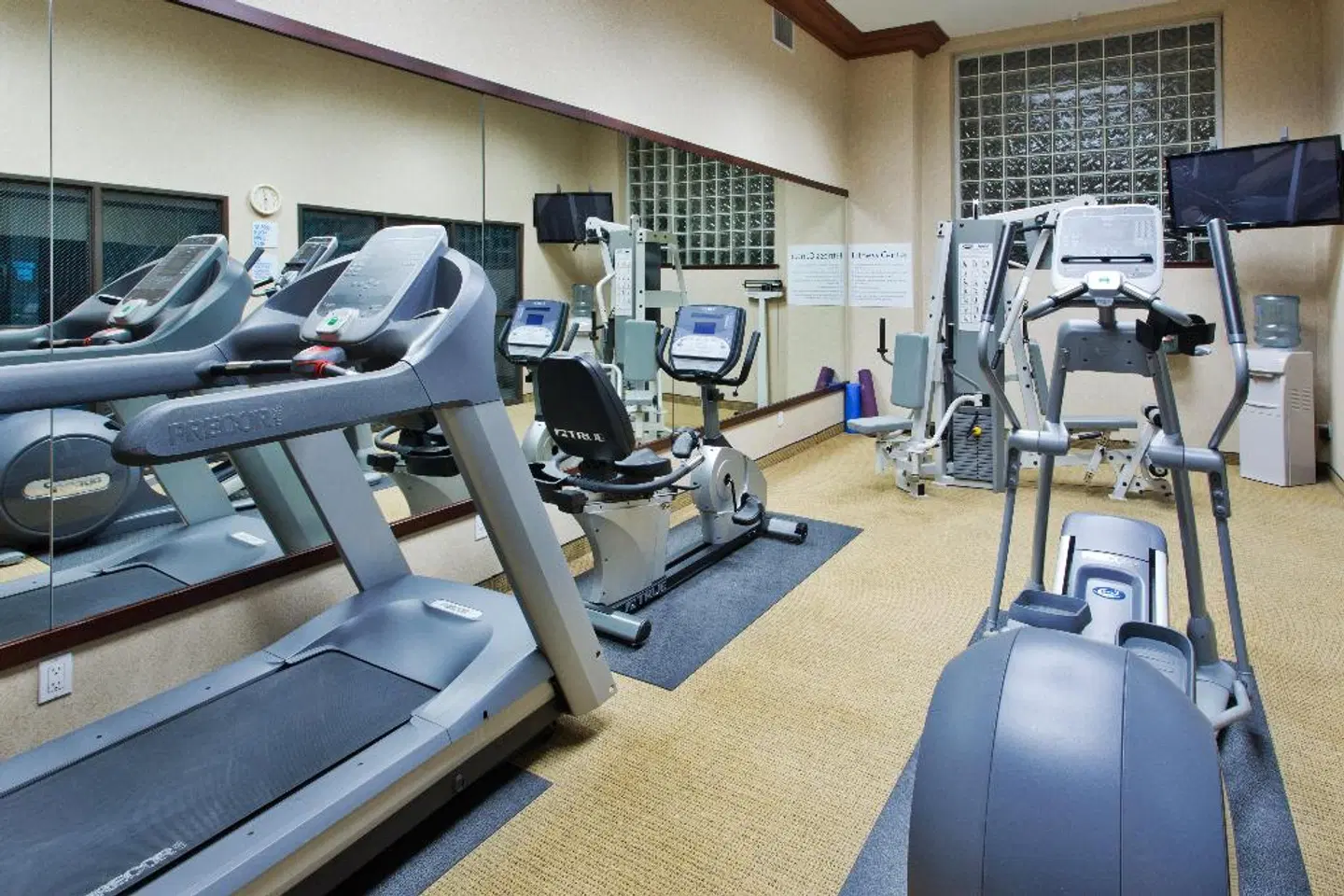 Holiday Inn Express & Suites Portland-Nw Downtown by IHG SPORTS_AND_LEISURE