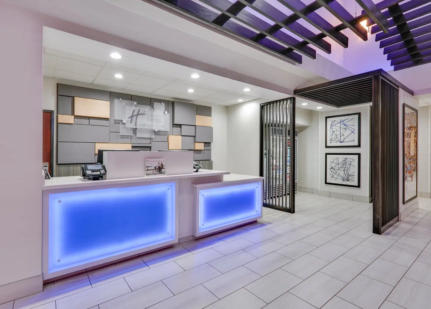 Holiday Inn Express & Suites Seaside-Convention Center by IHG LOUNGE_LOBBY