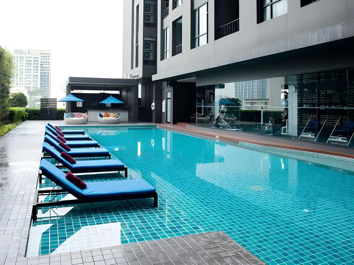 Movenpick Residences Ekkamai Bangkok OUTDOOR_POOL