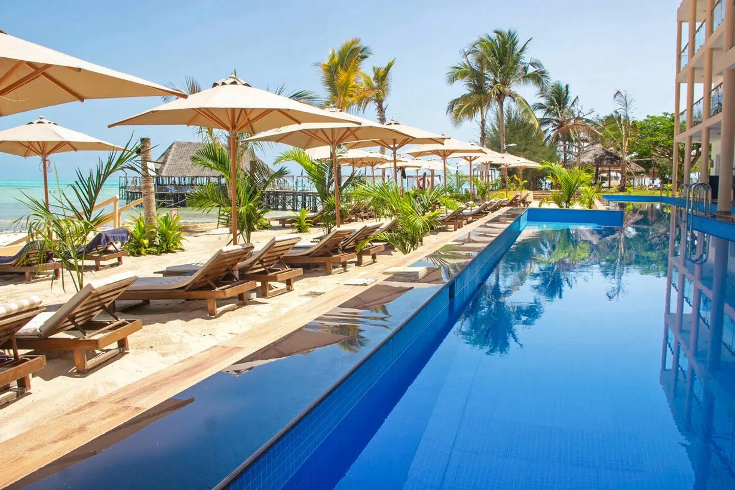 Reef & Beach Resort OUTDOOR_POOL