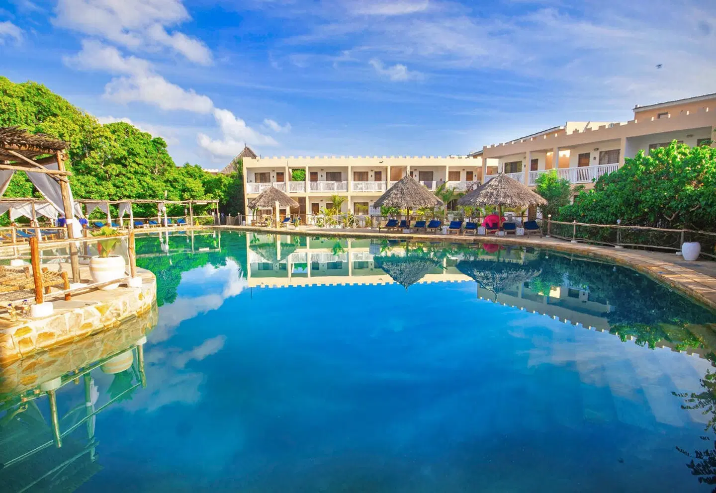 Reef & Beach Resort OUTDOOR_POOL
