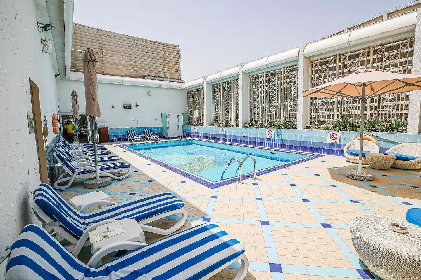 Copthorne Downtown Abu Dhabi OUTDOOR_POOL