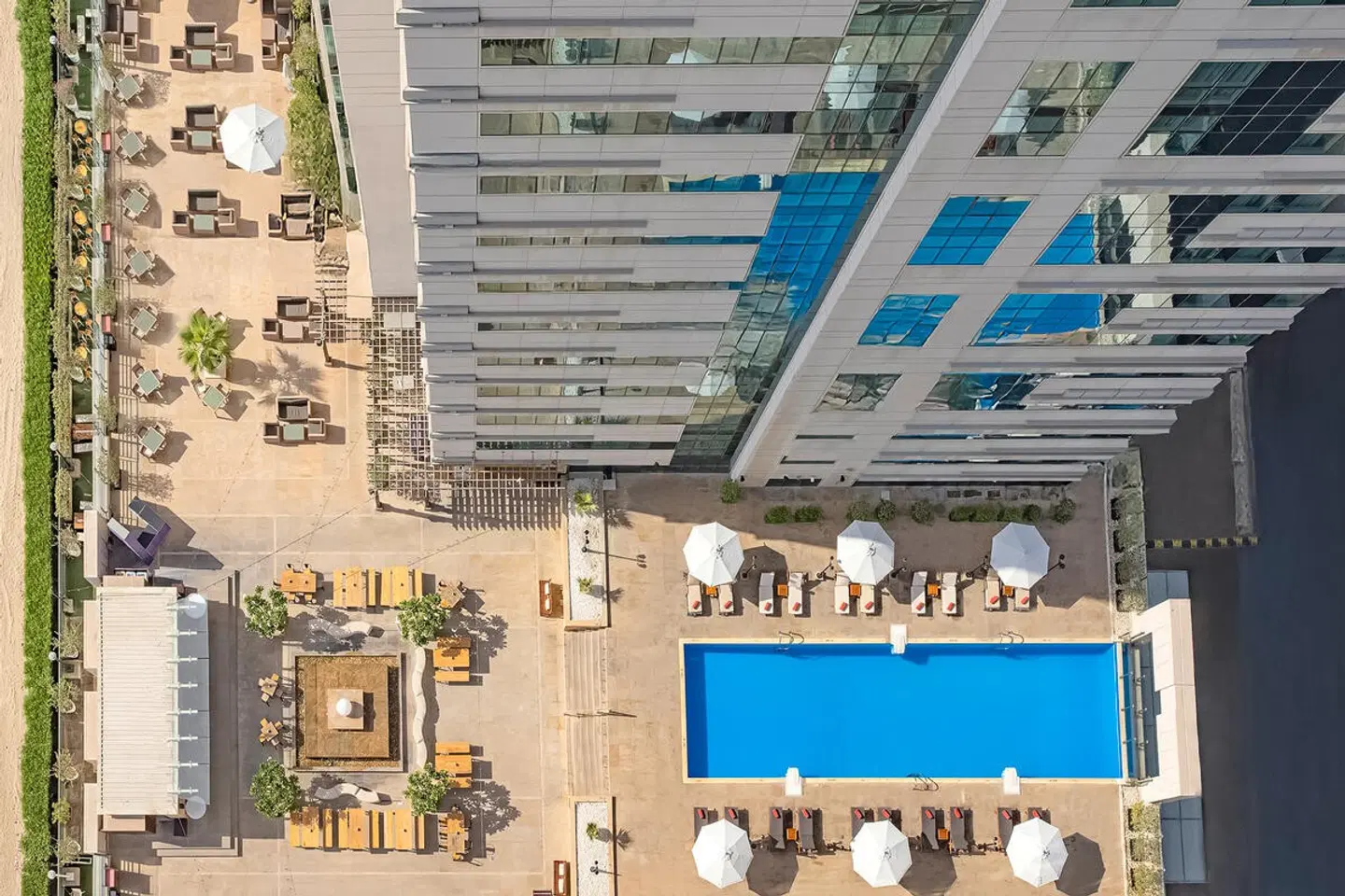 Radisson Blu Hotel Barsha Heights OUTDOOR_POOL