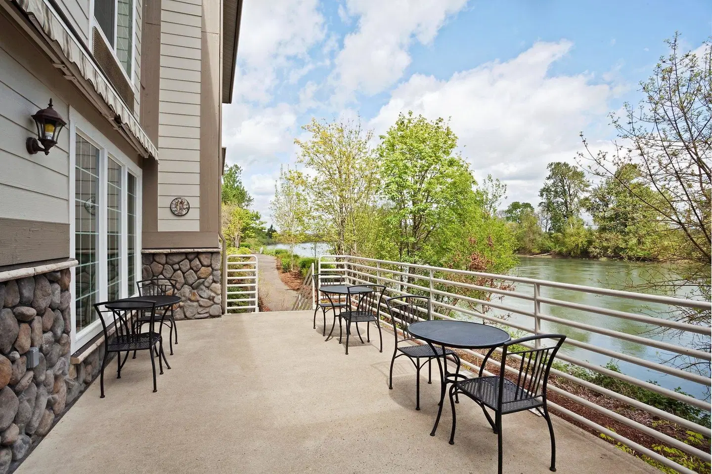 Holiday Inn Express Corvallis-On The River by IHG Terrasse
