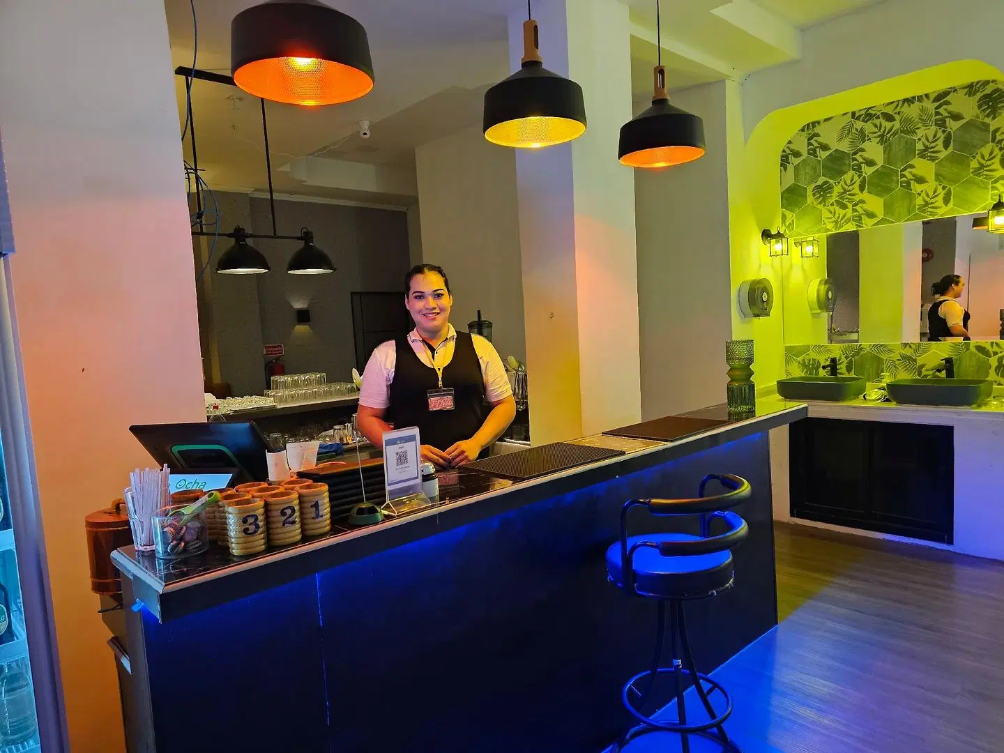 The Base Inn'Near Beach'Near Night Market Bar