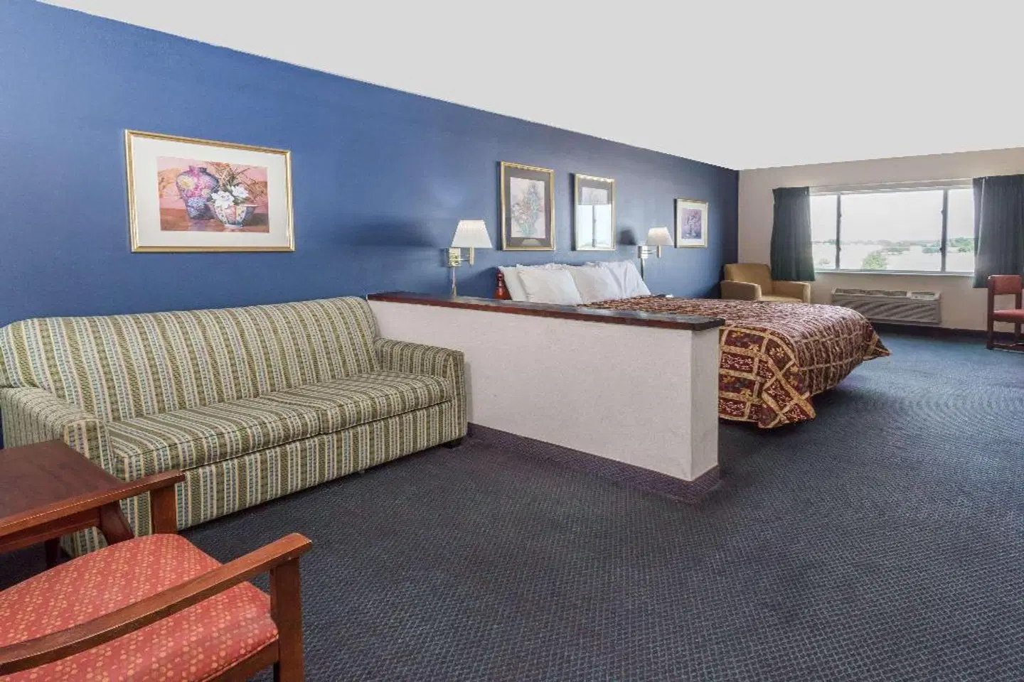 Days Inn & Suites by Wyndham of Morris ROOM_EXAMPLE