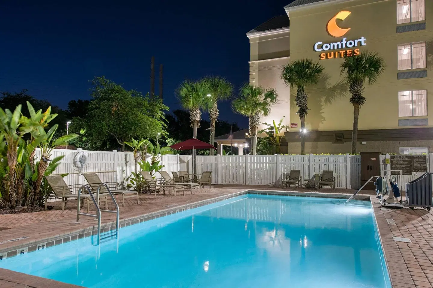 Comfort Suites Near Universal Orlando Resort OUTDOOR_POOL
