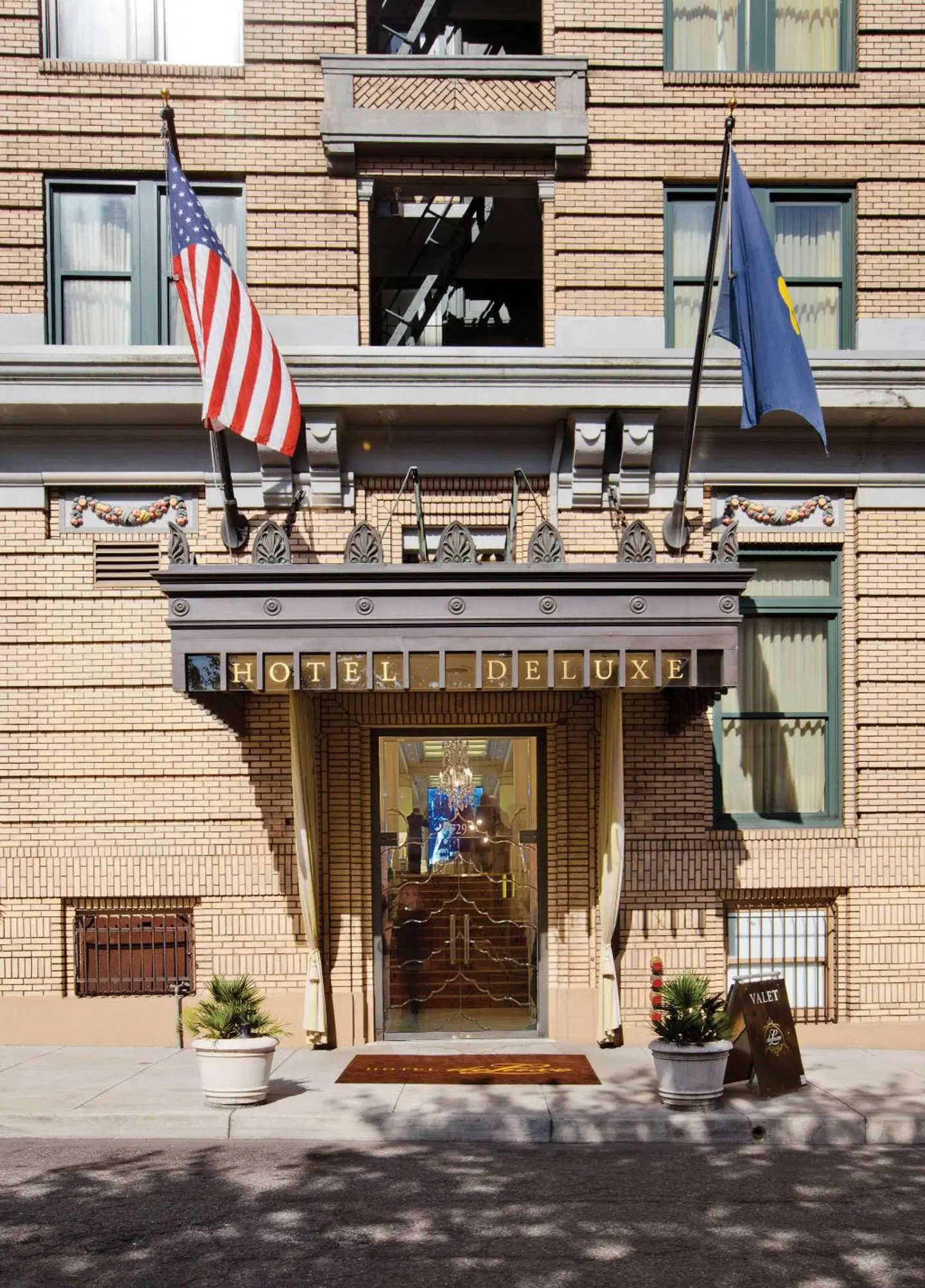 Deluxe, a Provenance Hotel EXTERIOR
