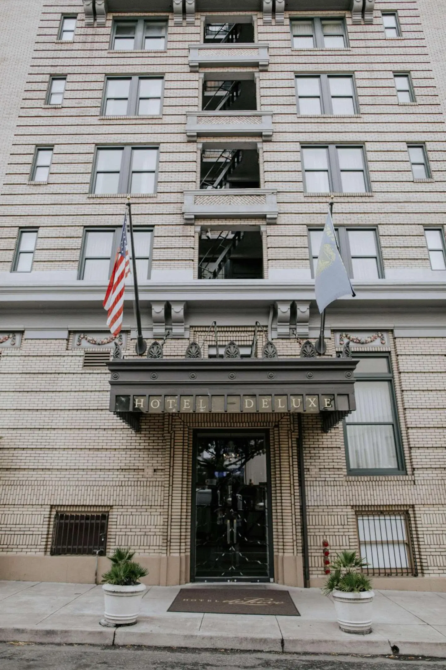 Deluxe, a Provenance Hotel EXTERIOR