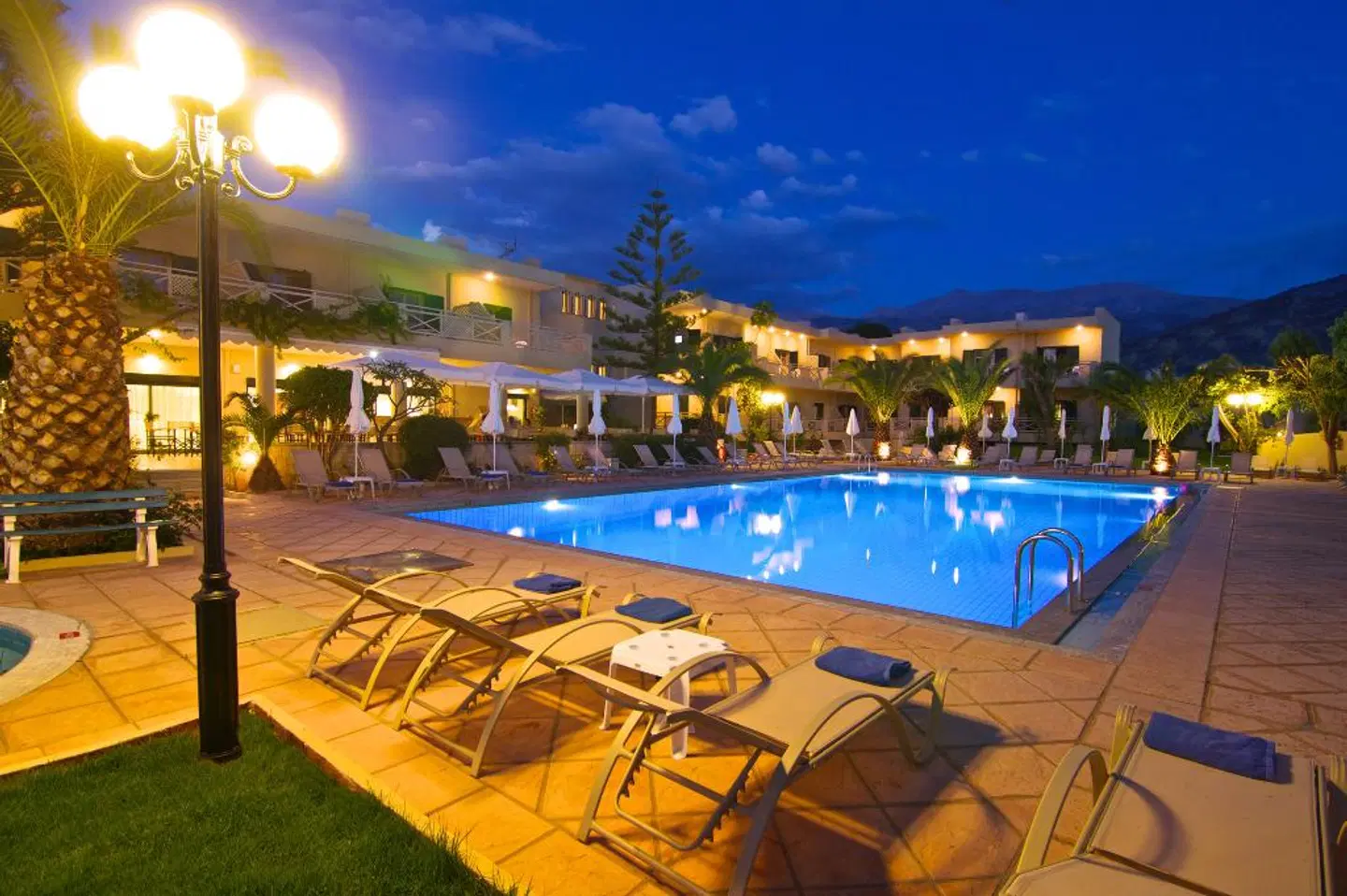 Solimar Ruby OUTDOOR_POOL