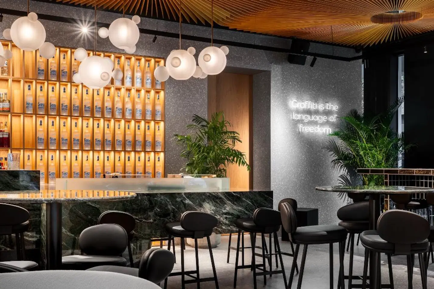 Graffit Gallery Design Hotel Bar