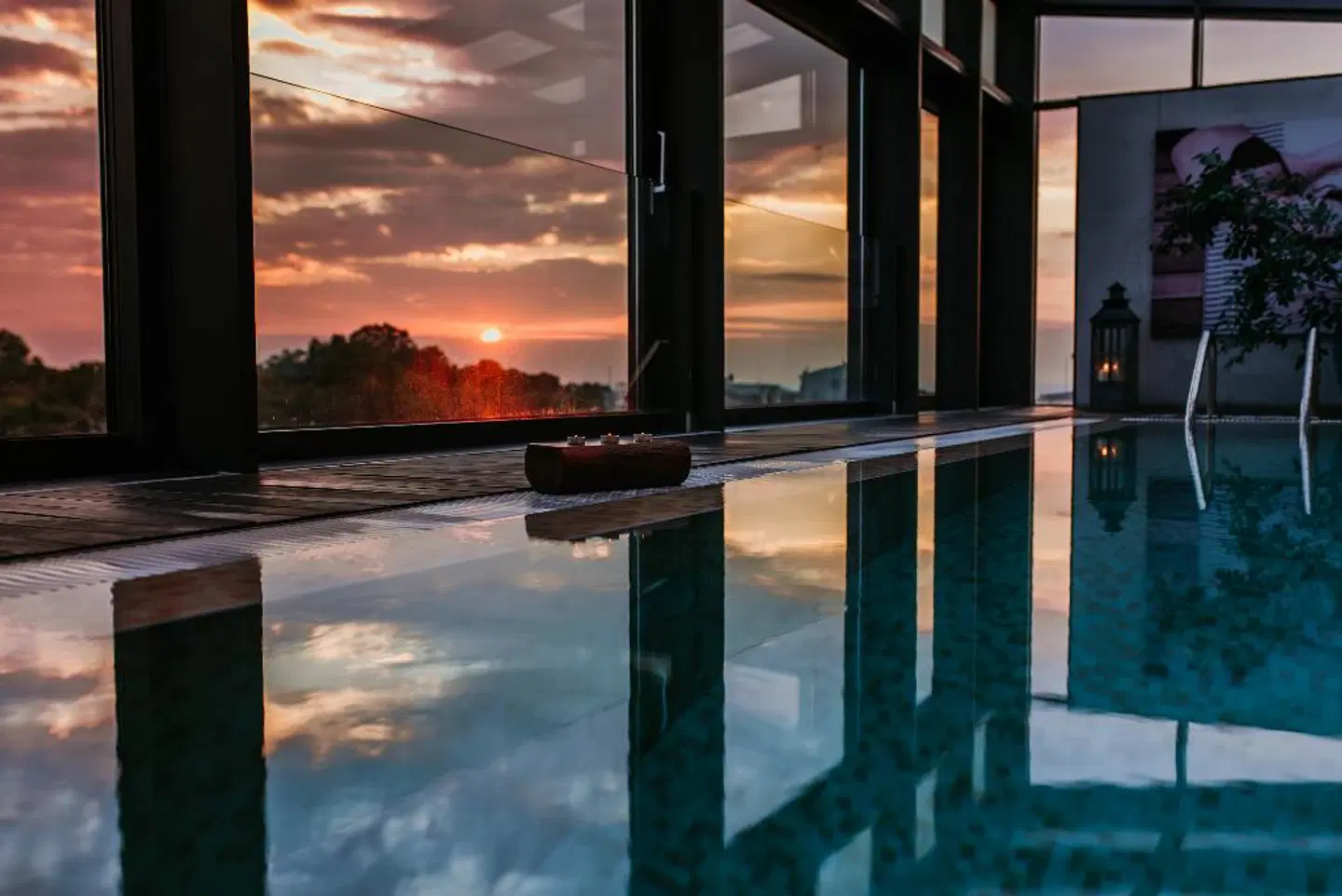Graffit Gallery Design Hotel OUTDOOR_POOL