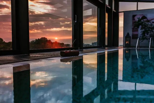 Graffit Gallery Design Hotel OUTDOOR_POOL