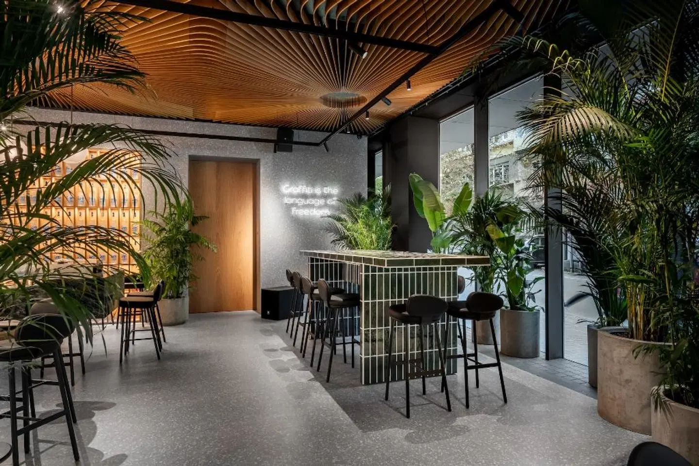 Graffit Gallery Design Hotel Bar