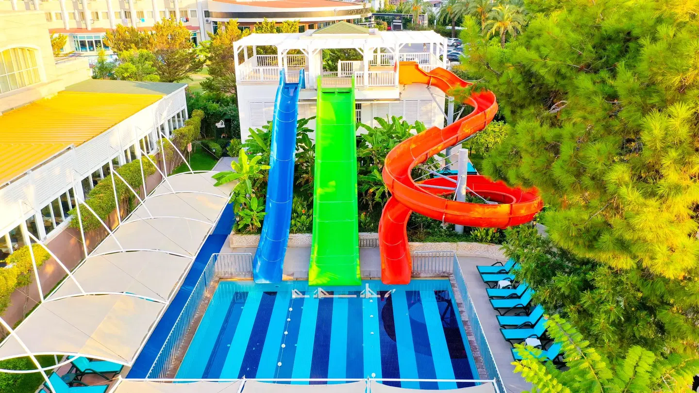 Crystal De Luxe Comfort Collection OUTDOOR_POOL