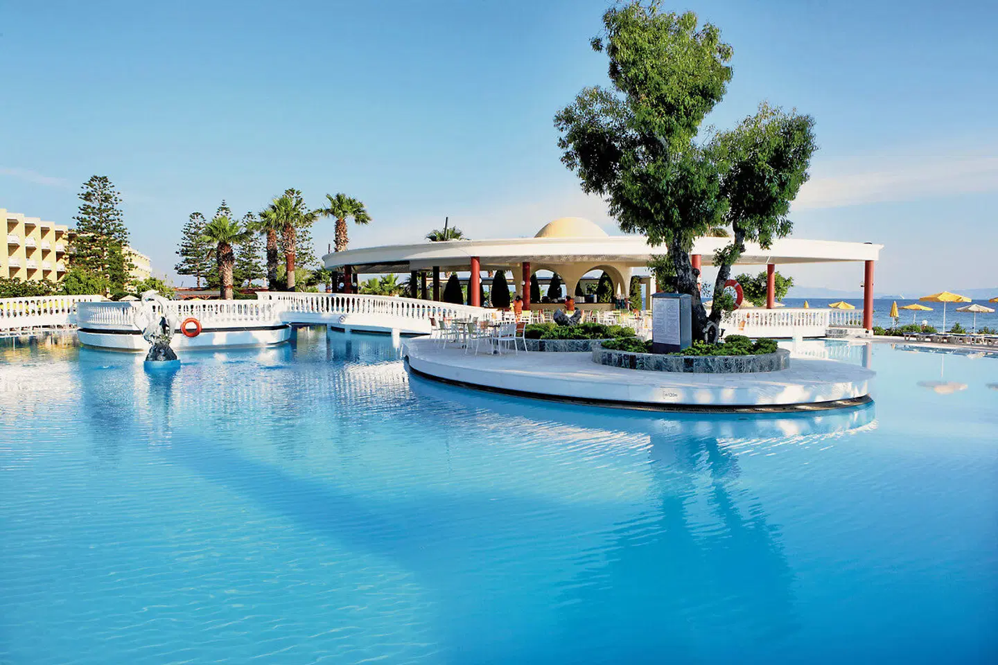 Sunshine Rhodes OUTDOOR_POOL