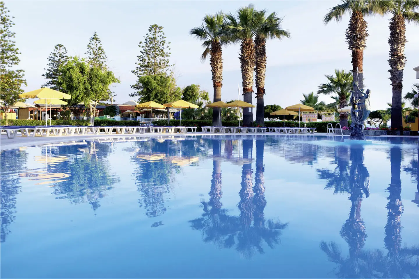 Sunshine Rhodes OUTDOOR_POOL