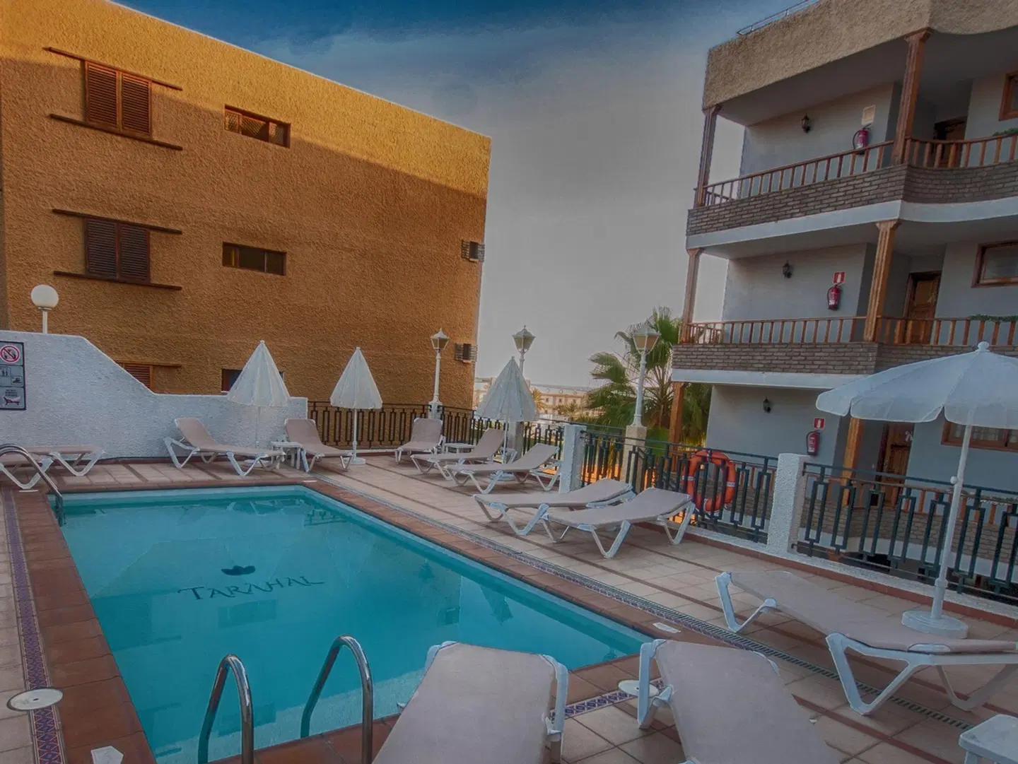 Apartamentos Tarahal OUTDOOR_POOL
