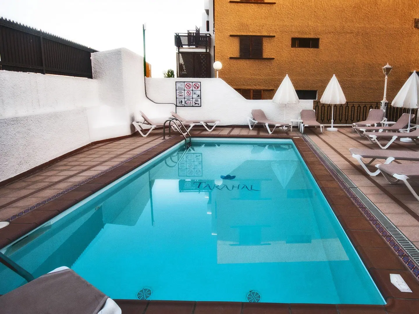 Apartamentos Tarahal OUTDOOR_POOL